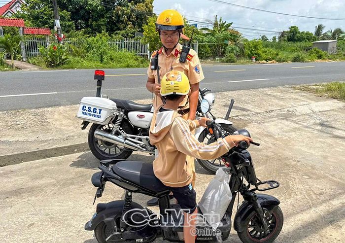 Phụ huynh cần quan tâm bảo đảm an toàn khi cho trẻ điều khiển xe lưu thông trên đường.