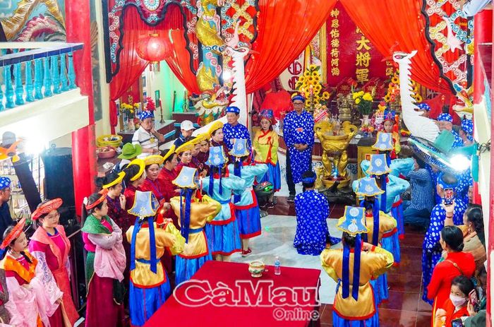 Lễ hội Nghinh Ông Sông Đốc hằng năm thu hút khoảng 10.000-20.000 lượt người dân và du khách thập phương tham dự, chiêm bái.