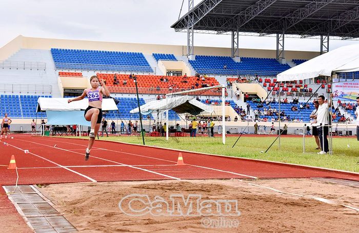 Vận động viên thi đấu chung kết nội dung nhảy xa nữ U20.