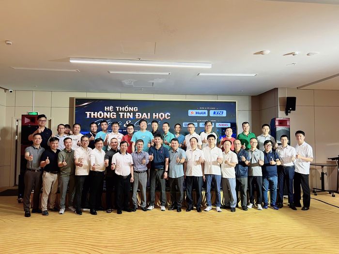 Các đại biểu tham dự chương trình