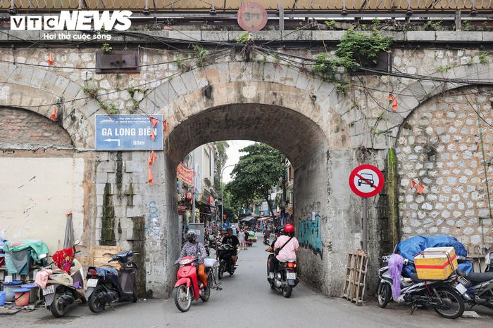 Theo phương án đề xuất, toàn bộ tuyến 131 vòm cầu từ ga Long Biên đến nút giao Trần Phú - Ngõ Trạm sẽ được chia thành 6 phân đoạn gồm A, A1, B, C, D và E. Mỗi phân đoạn được định hướng phát triển theo chức năng riêng, từ không gian văn hóa - nghệ thuật cộng đồng, khu thủ công mỹ nghệ, khu ẩm thực, chợ truyền thống đến công viên công cộng.