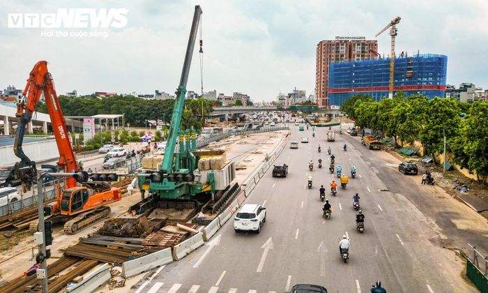 Trước đó, trong lần kiểm tra thực địa dự án vào cuối tháng 6, Bí thư Thành ủy Hà Nội Trần Đức Thắng đề nghị UBND thành phố chỉ đạo Ban Quản lý dự án đầu tư xây dựng công trình giao thông xây dựng tiến độ chi tiết đến từng ngày, từng hạng mục. Bí thư Thành ủy Hà Nội yêu cầu chủ đầu tư tập trung bù phần tiến độ đã chậm, không để ảnh hưởng đến kế hoạch hoàn thành dự án. Các đơn vị liên quan được yêu cầu tập trung nguồn lực, tổ chức thi công phù hợp để bảo đảm các mốc tiến độ đề ra.