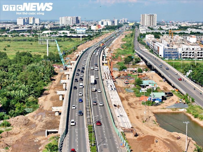 Ghi nhận của PV Báo Điện tử VTC News, sau gần 8 tháng thi công, nhiều hạng mục trọng điểm đã thành hình, khối lượng thực hiện đạt gần 60%.