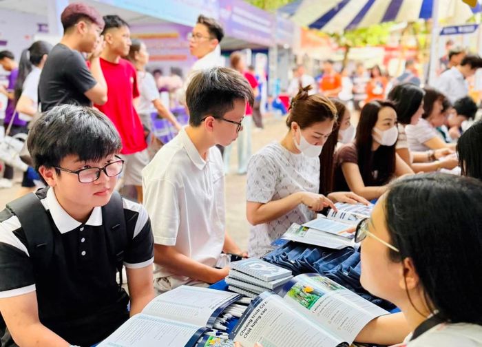 Học viện Ngân hàng công bố điểm trúng tuyển đại học chính quy 2026, ngành Kinh doanh quốc tế cao nhất 26,61 điểm. (Ảnh: FBNT)