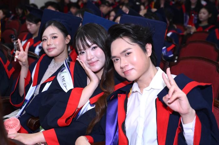 Trường Đại học Giáo dục - Đại học Quốc gia Hà Nội công bố điểm chuẩn 2026, ngành Sư phạm Toán học dẫn đầu với 27,55 điểm.