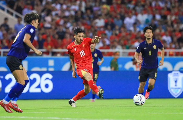 Trận đấu giữa đội Việt Nam (áo đỏ) và đội tuyển Campuchia tại ASEAN Cup 2026. Ảnh Ngọc Tú