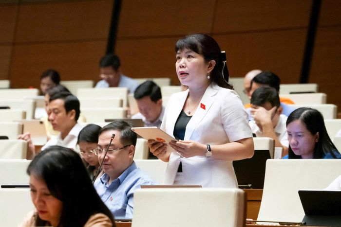 Đại biểu Nguyễn Thị Thu Hà (Đoàn Quảng Ninh) thảo luận tại phiên họp. Ảnh: media.quochoi.vn