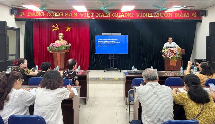 Mặt trận Tổ quốc phường phát động chiến dịch 100 ngày tháo gỡ điểm nghẽn chuyển đổi số, huy động sức mạnh của cả hệ thống chính trị để đưa chuyển đổi số đến với từng người dân. Ảnh: An Quyên