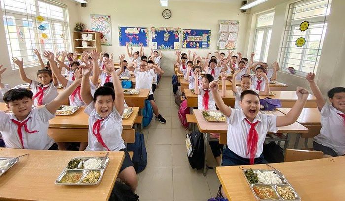 Ước tính có hơn 1,18 triệu học sinh Hà Nội ăn bán trú. Ảnh: Lê Nguyễn