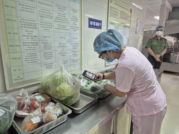 Hà Nội coi trọng chất lượng và bảo đảm an toàn bữa ăn bán trú cho học sinh. Ảnh: CTV