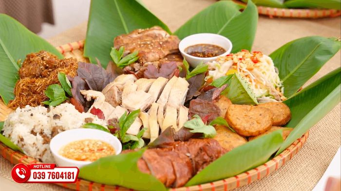 Mâm các món ăn từ vịt Vân Đình được giới thiệu trong chương trình livestream “Tinh hoa ẩm thực quê hương - Đặc sản Vịt Vân Đình”. Ảnh chụp màn hình.