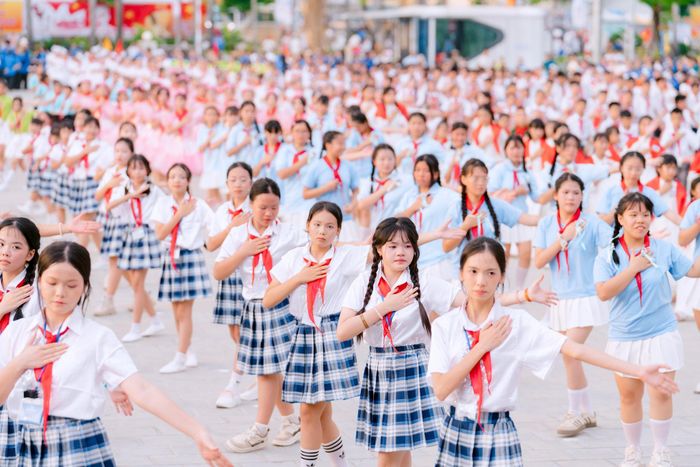 Màn đồng diễn sôi nổi của thanh thiếu nhi xã Đông Anh tại Hội trại. Ảnh: Mai Khôi