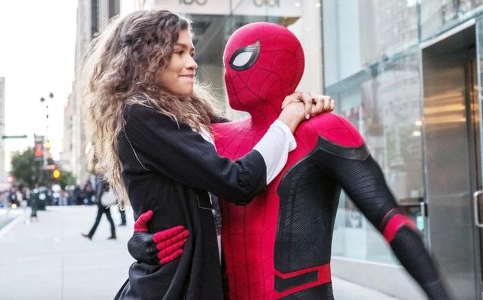  Còn ở “Spider-Man: Brand New Day”, mỹ nhân vào vai MJ (Michelle Jones-Watson). Dù thời lượng xuất hiện không quá nhiều, vai diễn vẫn giữ vị trí đặc biệt trong mạch truyện. 