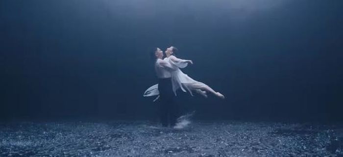 Hình ảnh từ MV "Giá như anh là em" của ca sĩ Lệ Quyên và Facebook Khánh Thi, Phan Hiển.