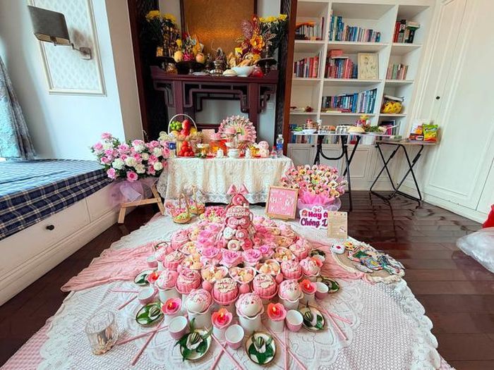 Lộ diện con gái tròn tuổi của Á hậu Thụy Vân.