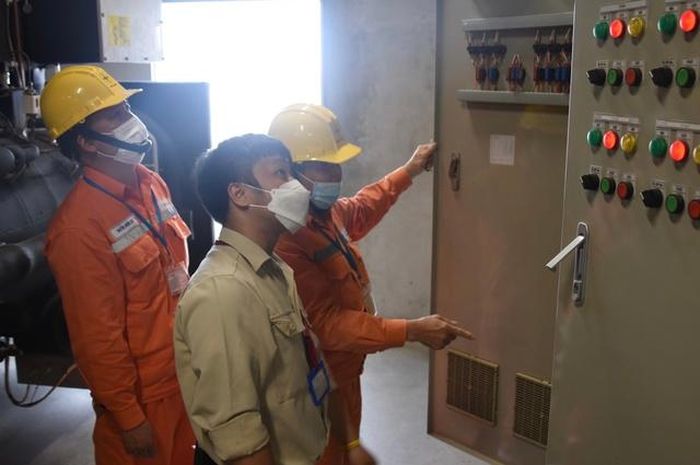 EVNHANOI cũng tăng cường công tác kiểm tra, rà soát lưới điện, trạm biến áp, hành lang bảo vệ lưới điện và các thiết bị vận hành trên toàn địa bàn.