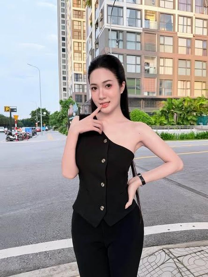 Diễn viên Thanh Huế gây chú ý với những hình ảnh trẻ trung, quyến rũ và tràn đầy năng lượng trong ngày cuối tuần.