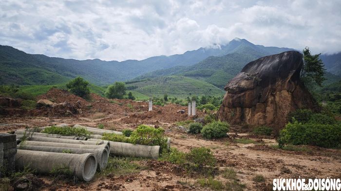Ông Trần Công Thích Vương, Phó Giám đốc Sở Tài chính TP Huế cho biết, trong số 177 dự án được rà soát để tập trung tháo gỡ khó khăn vướng mắc, hiện còn 16 dự án chưa được giải quyết dứt điểm và dự án Khu du lịch Suối Voi nằm trong số này. Ảnh: H.Dũng.