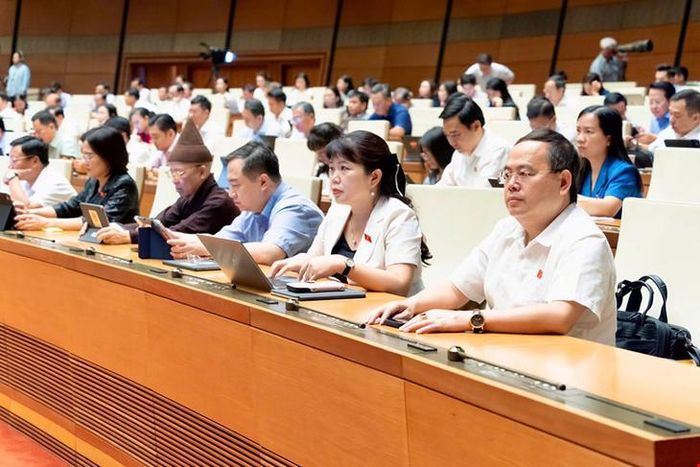 Quốc hội thảo luận tại hội trường về Luật sửa đổi, bổ sung một số điều của Luật Ngân hàng Nhà nước Việt Nam, Luật Phòng, chống rửa tiền và Luật Các tổ chức tín dụng. Ảnh: Quốc hội