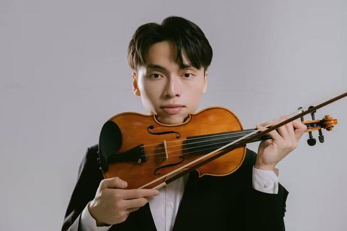 - Bên cạnh việc học tập và biểu diễn, Tiến có thể chia sẻ đôi chút về công việc và những dự án âm nhạc mà em đang theo đuổi ở thời điểm hiện tại?