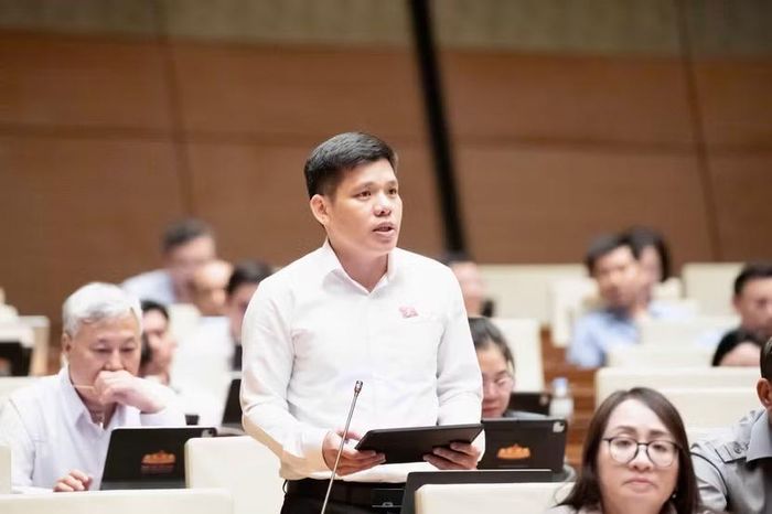Đại biểu Dương Mạc Kiên (đoàn Cao Bằng) phát biểu