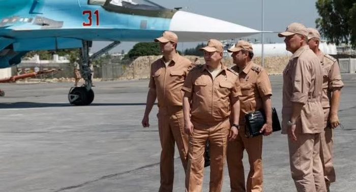 Omar al-Hasri, lãnh đạo Cơ quan Hàng không Dân dụng Syria, cho biết Syria cũng đang tiếp quản sân bay quốc tế Latakia, nằm gần Hmeymim.
