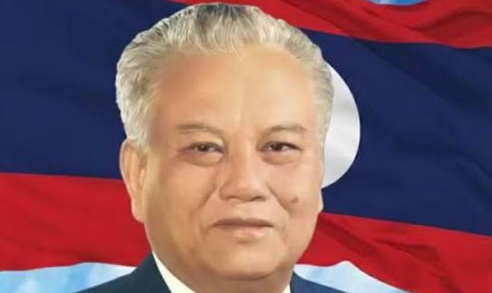 Cha ông là Chủ tịch Kaysone Phomvihane, một trong những lãnh tụ chủ chốt của cách mạng Lào. Ông Xaysomphone là 1 trong 5 người con của gia đình.