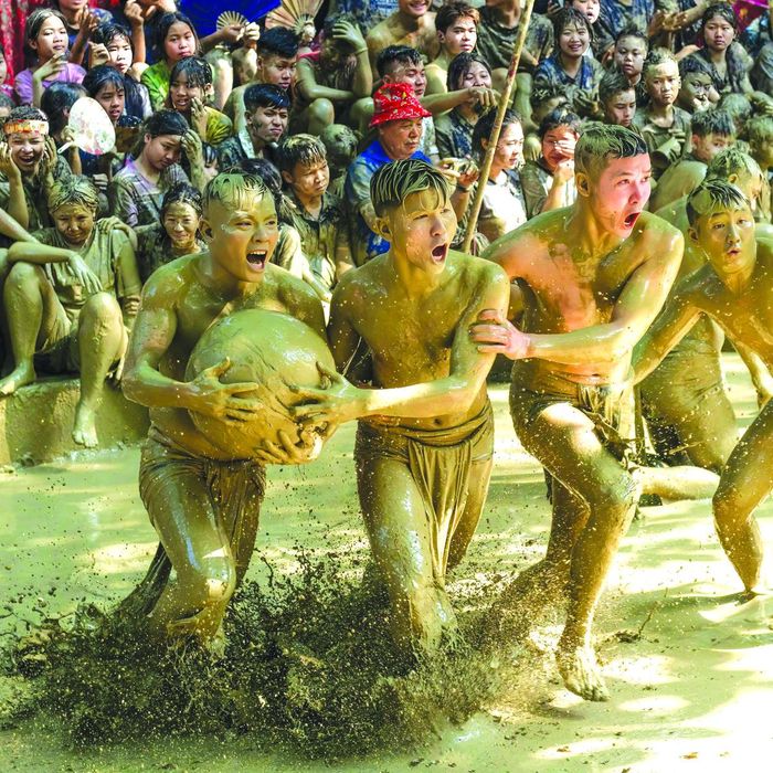 Hội vật Cầu nước làng Vân. Ảnh: Lê Bích.