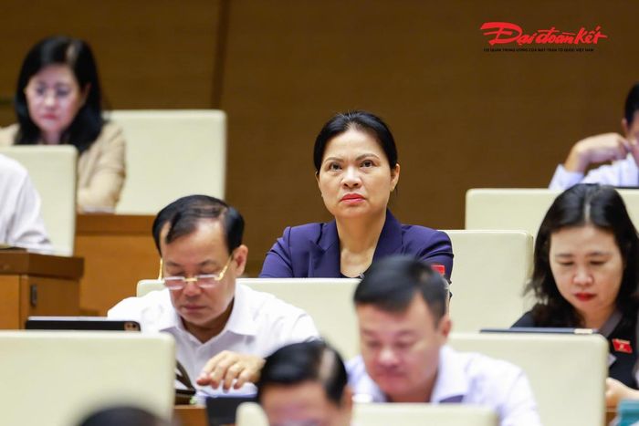 Phó Chủ tịch - Tổng Thư ký UBTƯ MTTQ Việt Nam Hà Thị Nga tham dự phiên thảo luận. (Ảnh: Quang Vinh)
