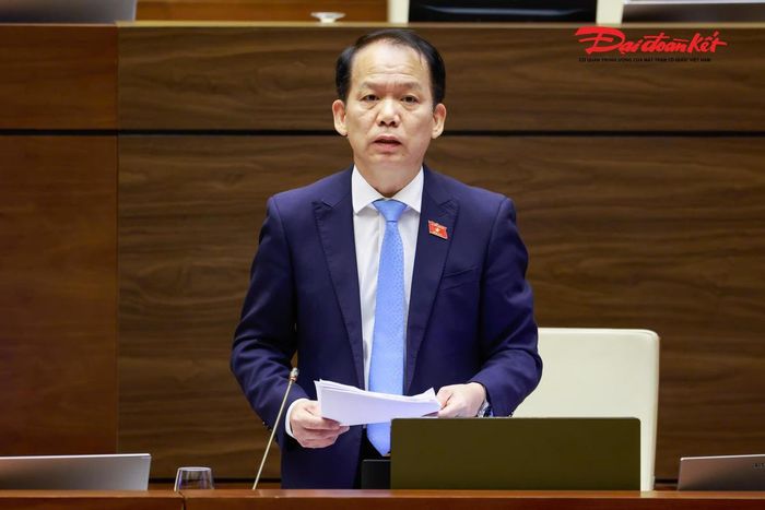 Bộ trưởng Bộ Tư pháp Hoàng Thanh Tùng giải trình, làm rõ một số vấn đề đại biểu Quốc hội nêu. (Ảnh: Quang Vinh)