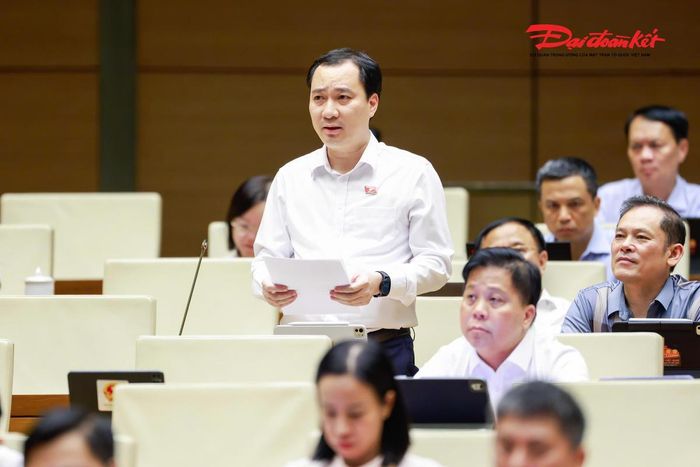 Đại biểu Quốc hội Vũ Văn Tiến phát biểu. Ảnh: Quang Vinh