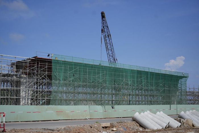 Với hạng mục cầu, toàn bộ hệ thống cọc khoan nhồi phần móng sâu được thi công hoàn thành. Tỷ lệ hoàn thành bệ trụ đạt khoảng 63% khối lượng và thân trụ chạm mốc 56%. Sau khi khép lại phần kết cấu dưới và thân trụ, dự án sẽ chuyển trọng tâm sang kết cấu nhịp cùng các hạng mục đường ray, điện, tín hiệu và thiết bị phục vụ vận hành. Ảnh: Ánh Dương