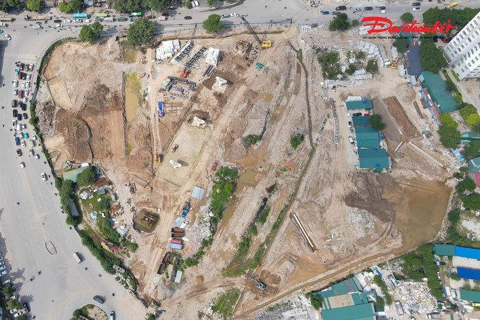Một số khu vực mặt bằng trước đây còn ngổn ngang nay đã được giải phóng, tạo điều kiện để nhà thầu tổ chức thi công đồng loạt.