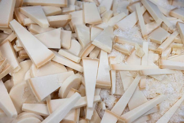  Parmigiano Reggiano được mệnh danh là vua của các loại phô mai. Ảnh: Reuters. 