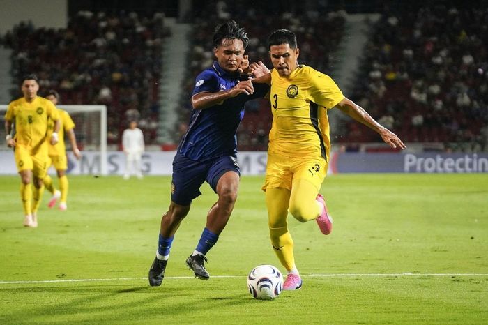 Ubaidullah (phải) là trái tim nơi hàng thủ tuyển Malaysia tại ASEAN Cup 2026.