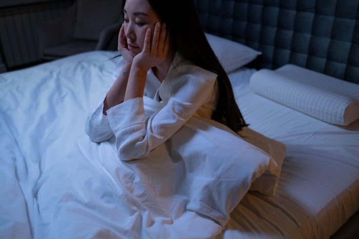 Liên tục thiếu ngủ hoặc không bù lại đủ giấc ngủ sinh học có thể khiến cơ thể rơi vào vòng luẩn quẩn giấc ngủ kém chất lượng. Ảnh: Pexels.