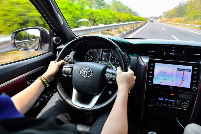 Người lái cần bấm còi xe có ý thức khi tham gia giao thông. Ảnh: Vĩnh Phúc.