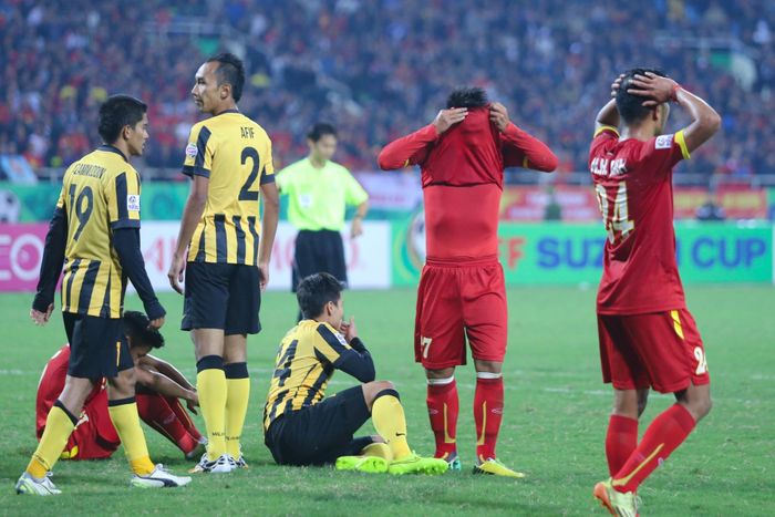  12 năm trước, cũng tại bán kết AFF Cup, tuyển Việt Nam của HLV Toshiya Miura được đánh giá cao hơn, dẫn 2-1 ở lượt đi trước khi thua 2-4 tại lượt về trên sân nhà Mỹ Đình. Ảnh: Minh Chiến. 
