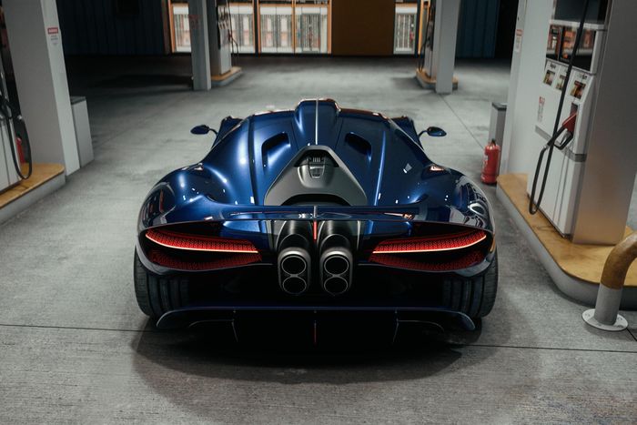 Xe sử dụng khung gầm liền khối monocoque bằng sợi carbon của Bolide, giúp chiều cao của mẫu hypercar này chỉ khoảng 1 m, thấp hơn nhiều so với các mẫu Bugatti khác. 