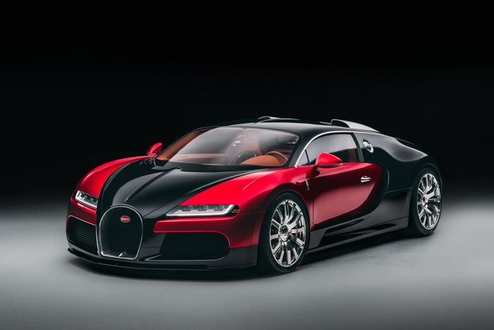  Trước đó, hãng siêu xe đến từ Pháp đã ra mắt 2 mẫu xe thuộc dòng sản phẩm Programme Solitaire là Bugatti Brouillard và Bugatti F.K.P. Hommage. Cả 2 đều được trang bị động cơ W16 dung tích 8.0L, mạnh 1.600 mã lực. 