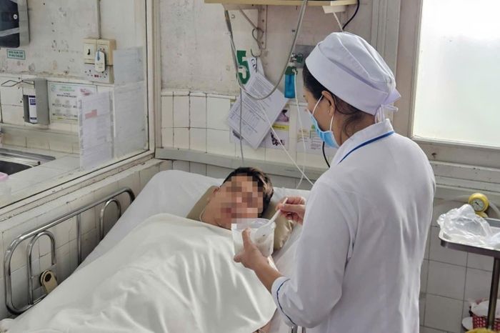 Nam bệnh nhân 30 tuổi đã qua cơn nguy kịch sau khi được điều trị kịp thời bằng thuốc đặc trị sốt rét ác tính. Ảnh: BVCC.