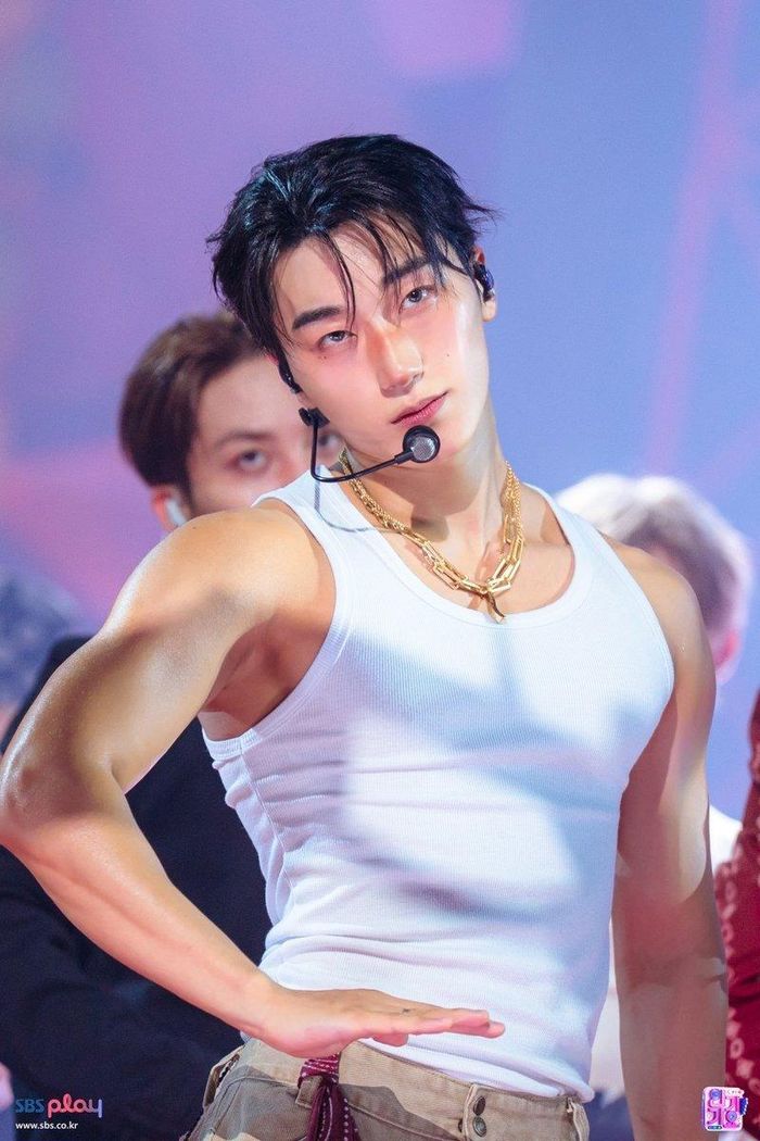 Nhờ đó, ca khúc Bad của Ateez cũng thu hút lượt nghe lớn. Bài hát đứng hạng 9 trên trang nghe nhạc Melon tính tới tối 10/8. Đây là lần đầu tiên họ lọt top 100 của BXH hàng đầu Hàn Quốc này. Có thể nói Bad là ca khúc thành công nhất sự nghiệp của Ateez tính tới hiện tại. Bài hát thậm chí đã cứu Ateez khỏi tình cảnh mờ nhạt ở thị trường âm nhạc Kpop sau suốt nhiều năm hoạt động. Ảnh: SBS.