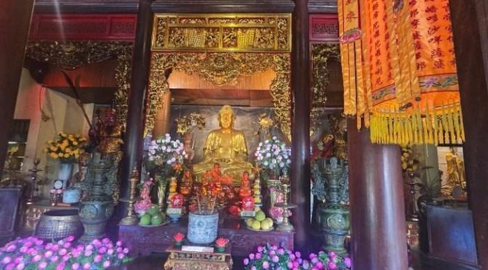Chùa Hang là điểm du lịch tâm linh không thể thiếu của người dân thành phố Cảng