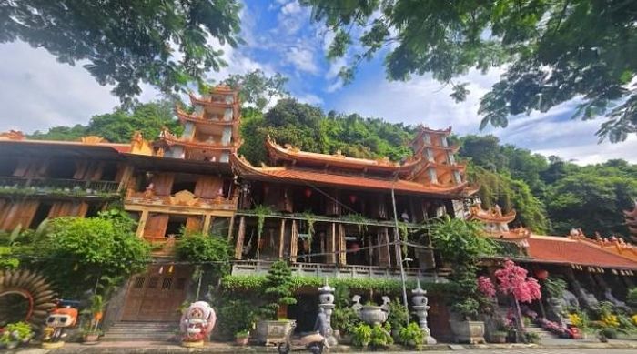 Theo nhiều nghiên cứu, chùa Hang là nơi phật giáo đầu tiên du nhập vào Việt Nam