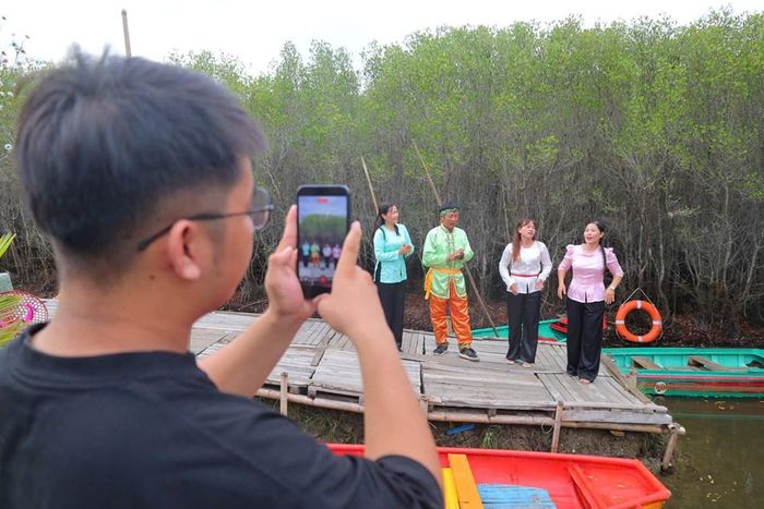 Ứng dụng chuyển đổi số trong quảng bá bài chòi góp phần đưa di sản văn hóa đến gần hơn với công chúng và du khách