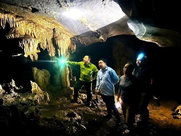 Bên trong hang động Ngải Phóng Chồ với hệ thống nhũ đá độc đáo, kỳ vĩ
