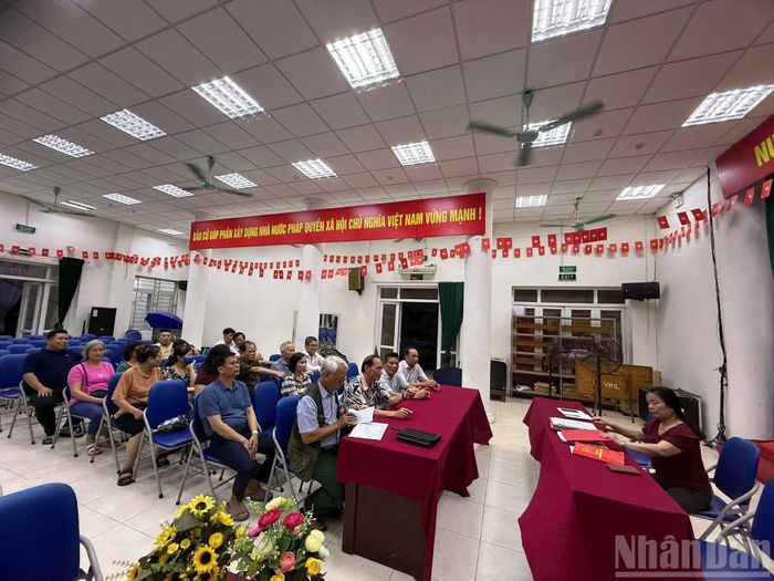 Các chi bộ thường xuyên xây dựng chuyên đề bồi dưỡng định kỳ, tăng cường sinh hoạt chuyên đề, gắn học tập Điều lệ với học tập và làm theo tư tưởng, đạo đức, phong cách Hồ Chí Minh.