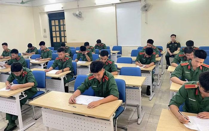 Học viên Học viện Kỹ thuật quân sự tham gia kiểm tra năng lực ngoại ngữ. (Ảnh: Học viện Kỹ thuật quân sự-MTA)