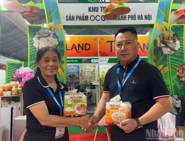 Những cái bắt tay hợp tác khép lại kỳ triển lãm 2026 đầy ấn tượng, mở ra chu kỳ phát triển mới cho ngành F&B Việt Nam hướng tới công nghệ hiện đại và bền vững. (Ảnh: Đỗ Bảo)