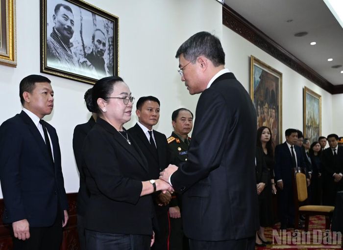  Thủ tướng Lê Minh Hưng chia buồn với Đại sứ Cộng hòa Dân chủ Nhân dân Lào tại Việt Nam﻿. 